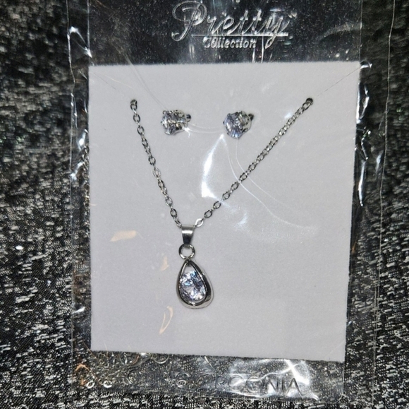 Necklace & Earrings Set BNIB - Picture 5 of 5
